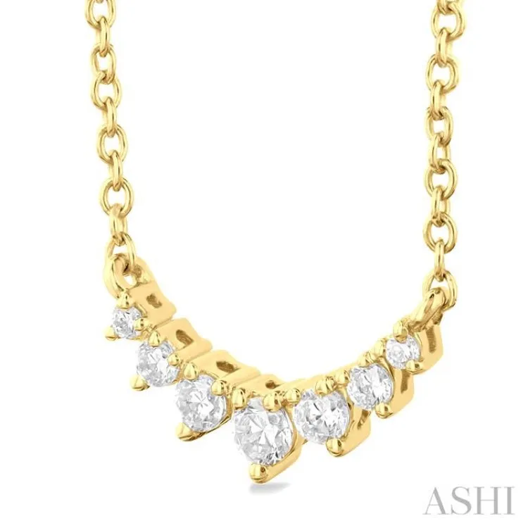 1/8 Ctw Graduated Diamond Smile Necklace in 10K Yellow Gold