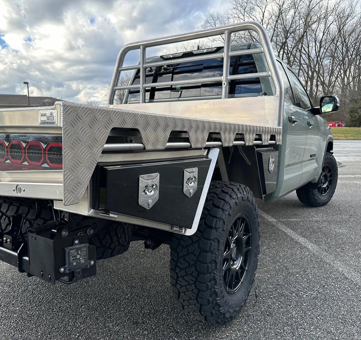 Full-Size Norweld Deluxe Flatbed Tray